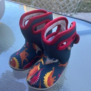 Baby Dino bogs size 4